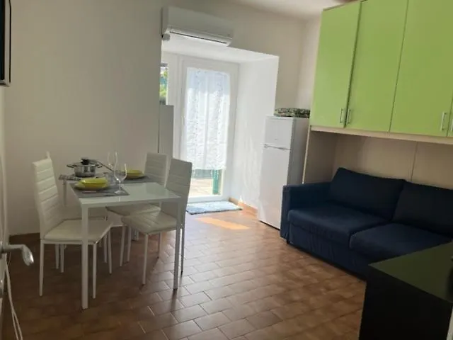 A Due Passi Dal Mare Apartmán *